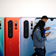 Ilustración para el artículo titulado Cómo puede afectar a Huawei y sus usuarios el veto de Estados Unidos